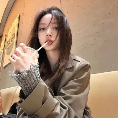 她自林中来